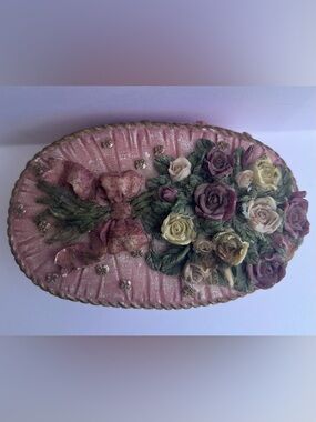 Vintage Ganz Pink Resin Oval Trinket Box.Has Raised Bouquet of Roses.